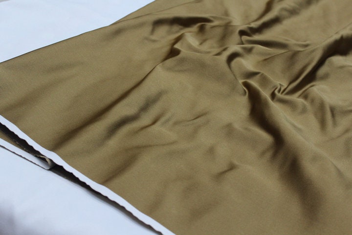 Brocart de soie gris : largeur 74 cm, vendu au mètre