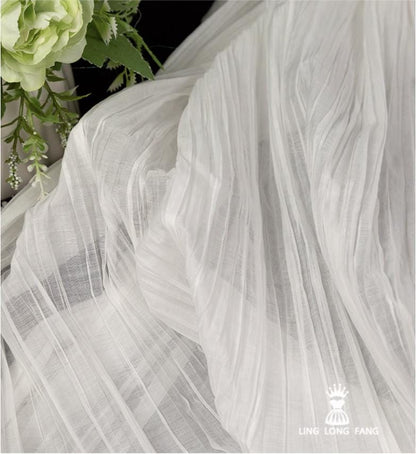 Tissu plissé texturé blanc : Matière légère pour robes 3D - 150 cm de large