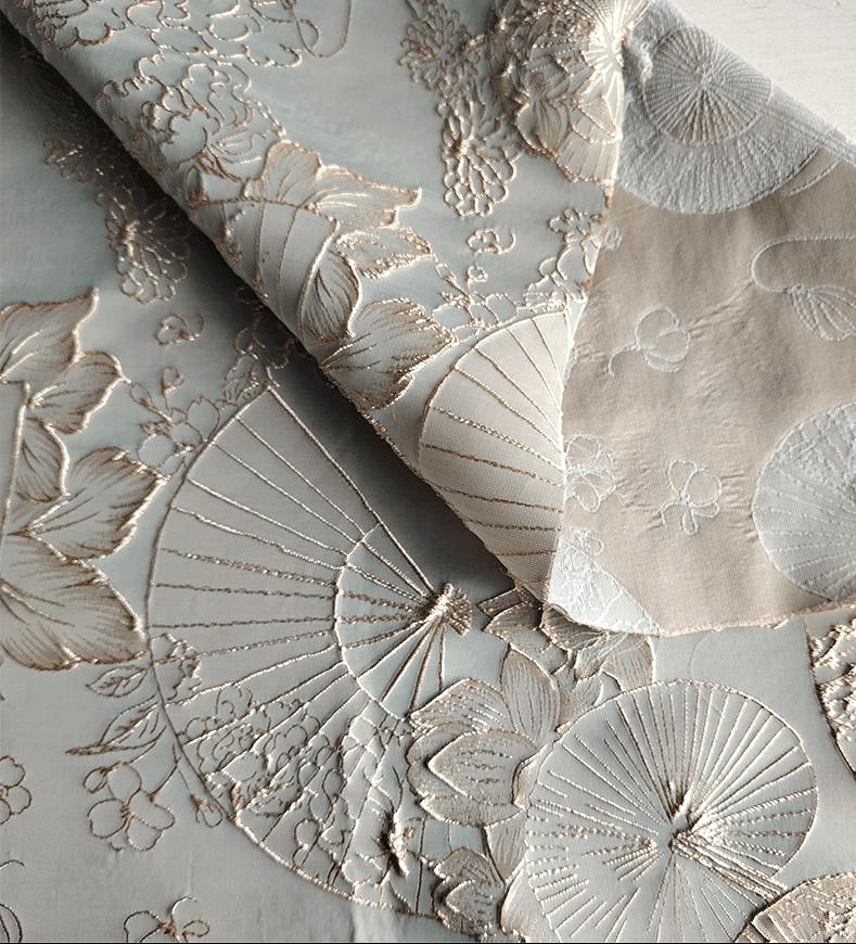 Tissu jacquard gaufré à motif éventail de lotus avec fil doré, 147 cm de large