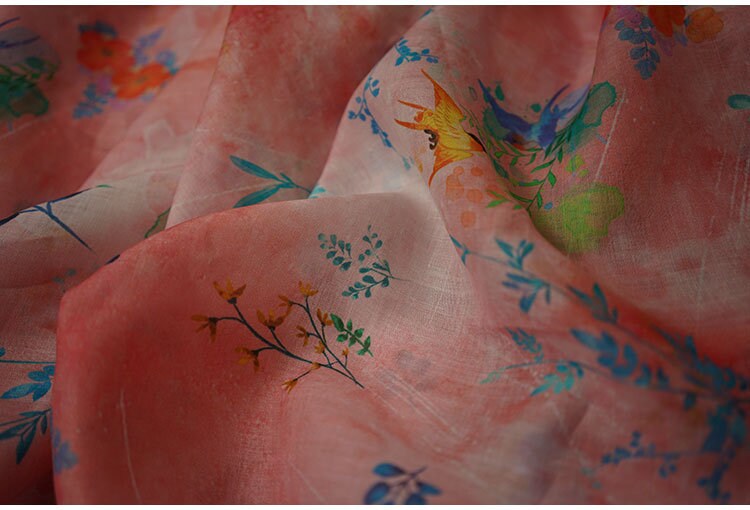 Tissu ramie à motif floral printanier : textile léger pour vêtements et maison, 140 cm de large