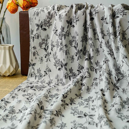 Tissu jacquard à motif floral : tissage gaufré noir et blanc, largeur 109 cm (43 po) - au mètre