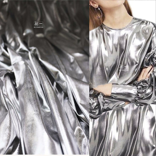 Tissu extensible argenté : matière textile en polyuréthane métallisé, largeur 60 pouces