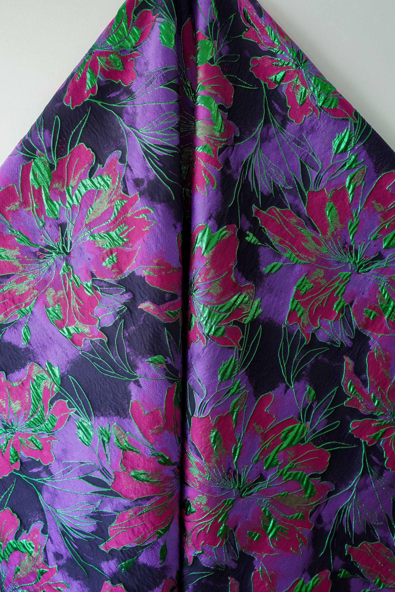 Tissu jacquard floral en relief ��� Matière de couture abstraite" Large