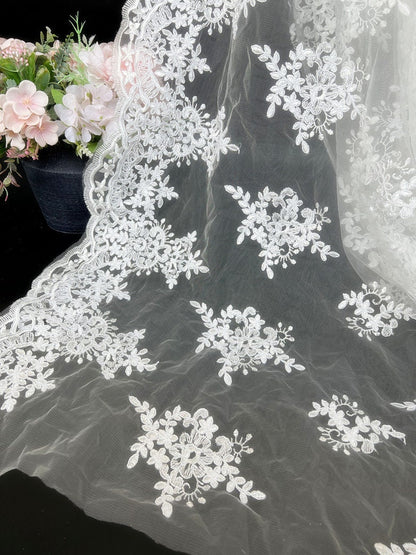 Tissu en dentelle brodée de fleurs 3D - 150 cm de large - Idéal pour une qipao de mariage