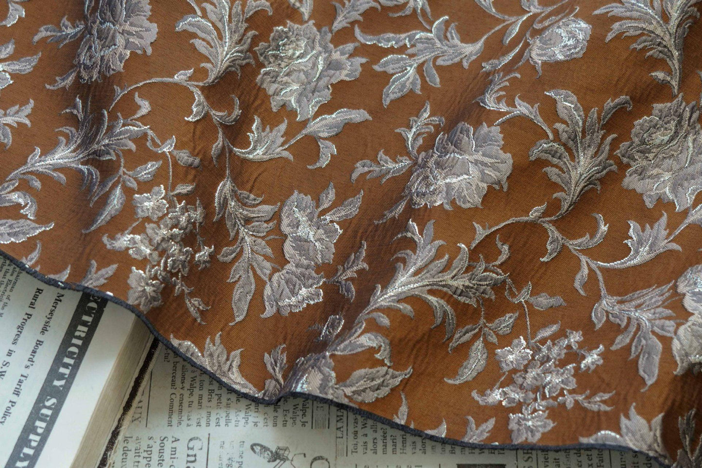 Tissu brocart jacquard tissé à motif floral en relief 3D de luxe, design européen, largeur 63 pouces