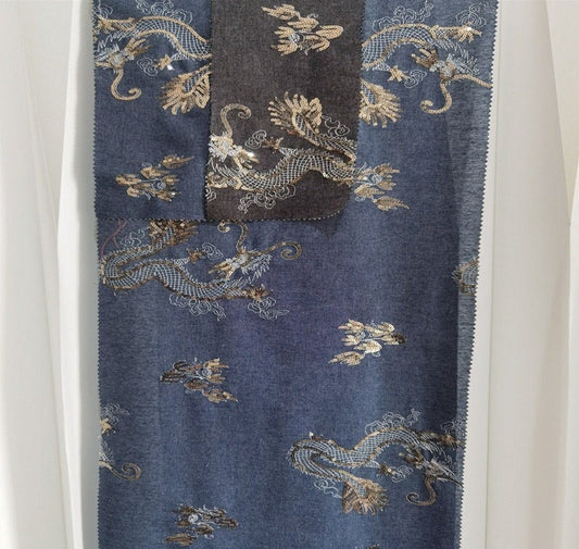 Tissu denim brodé de dragons : coton tissé jacquard, 124 cm