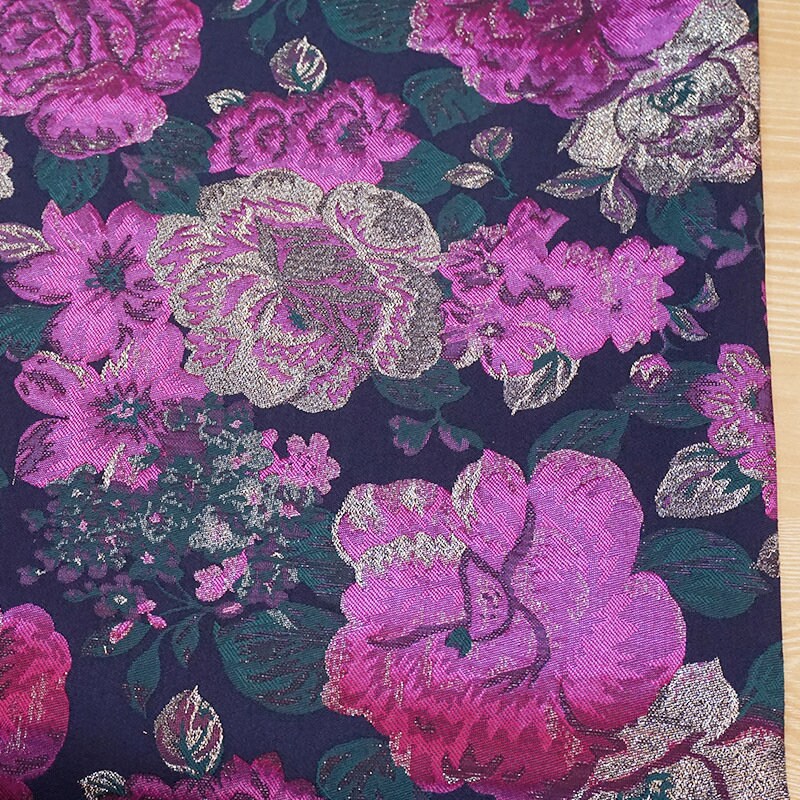 Tissu jacquard à motif pivoine : polyester pour ameublement, costumes et décoration - 140 cm de large