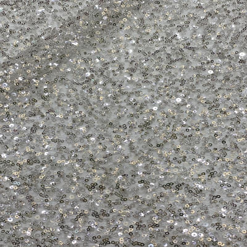 Tissu brodé de sequins et de cristaux : 124 cm de large, matériau pour robe de bal de créateur