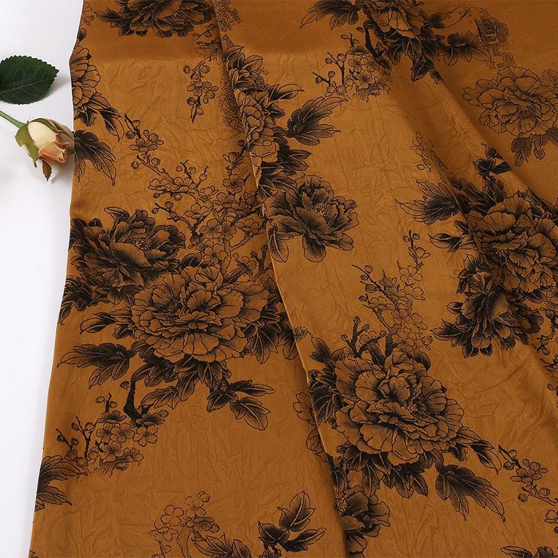 Tissu satiné à motif pivoine : rayonne imprimée de luxe foncée, 150 cm de large