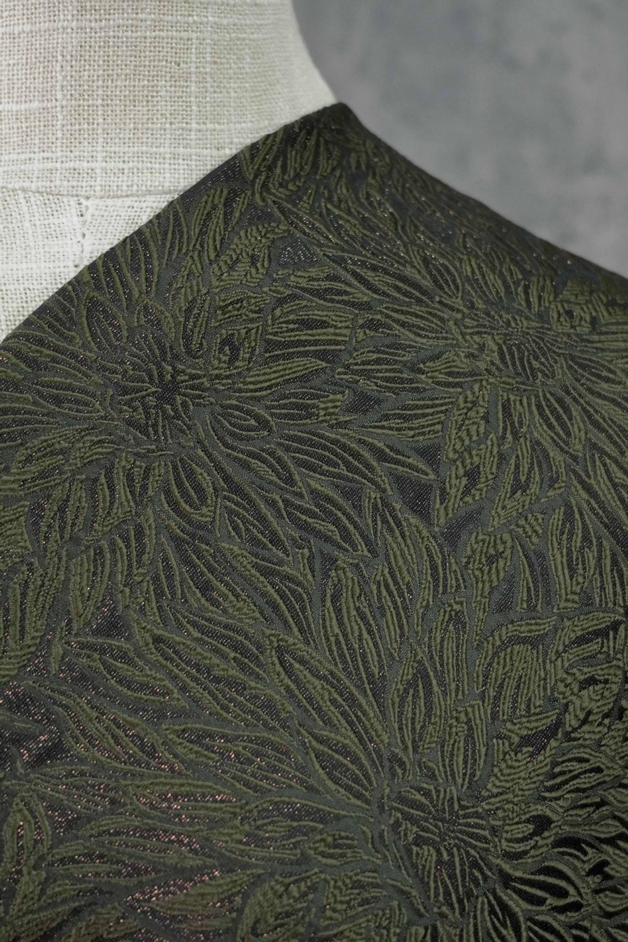 Tissu jacquard floral en relief : matériau d'ameublement de 140 cm de large