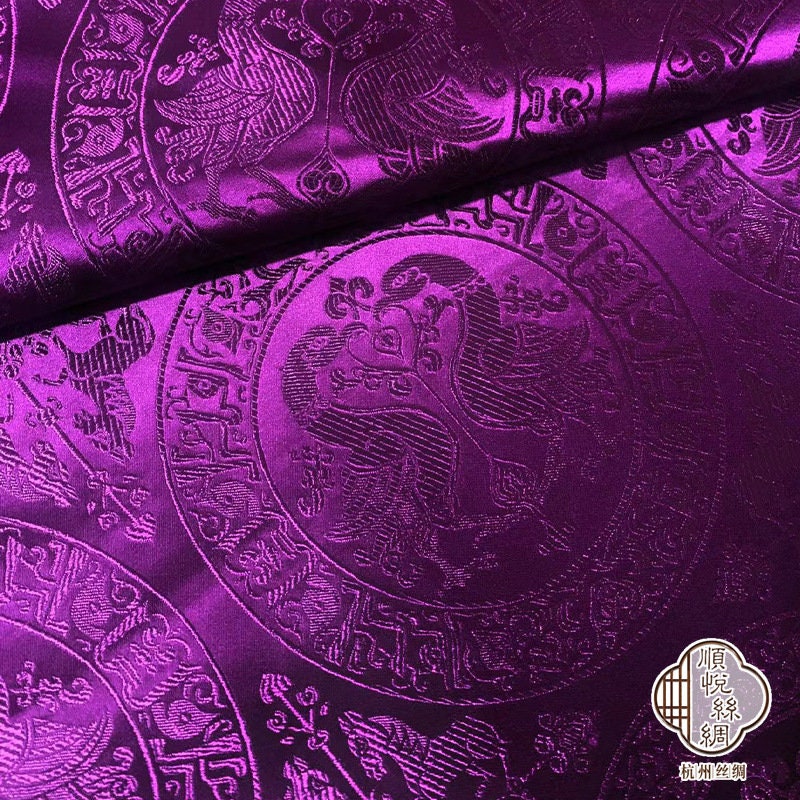 Tissu brocart de soie violette : Jacquard damassé à motif d'oiseaux de guerre (29,5 po L)