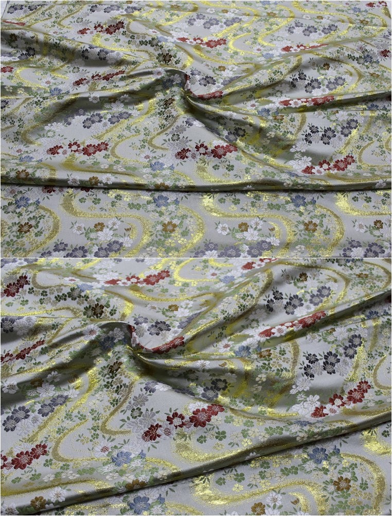 Tissu jacquard floral Nishijin : brocart de soie noir et or