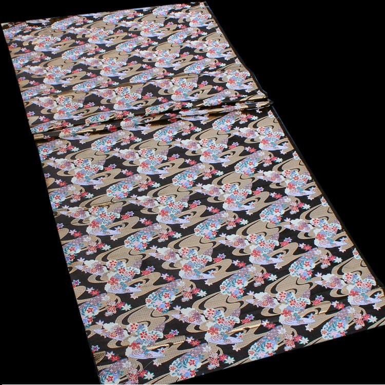 Tissu brocart japonais Nishijin : Jacquard de soie et rayonne à motif de fleurs de cerisier et d'eau vive
