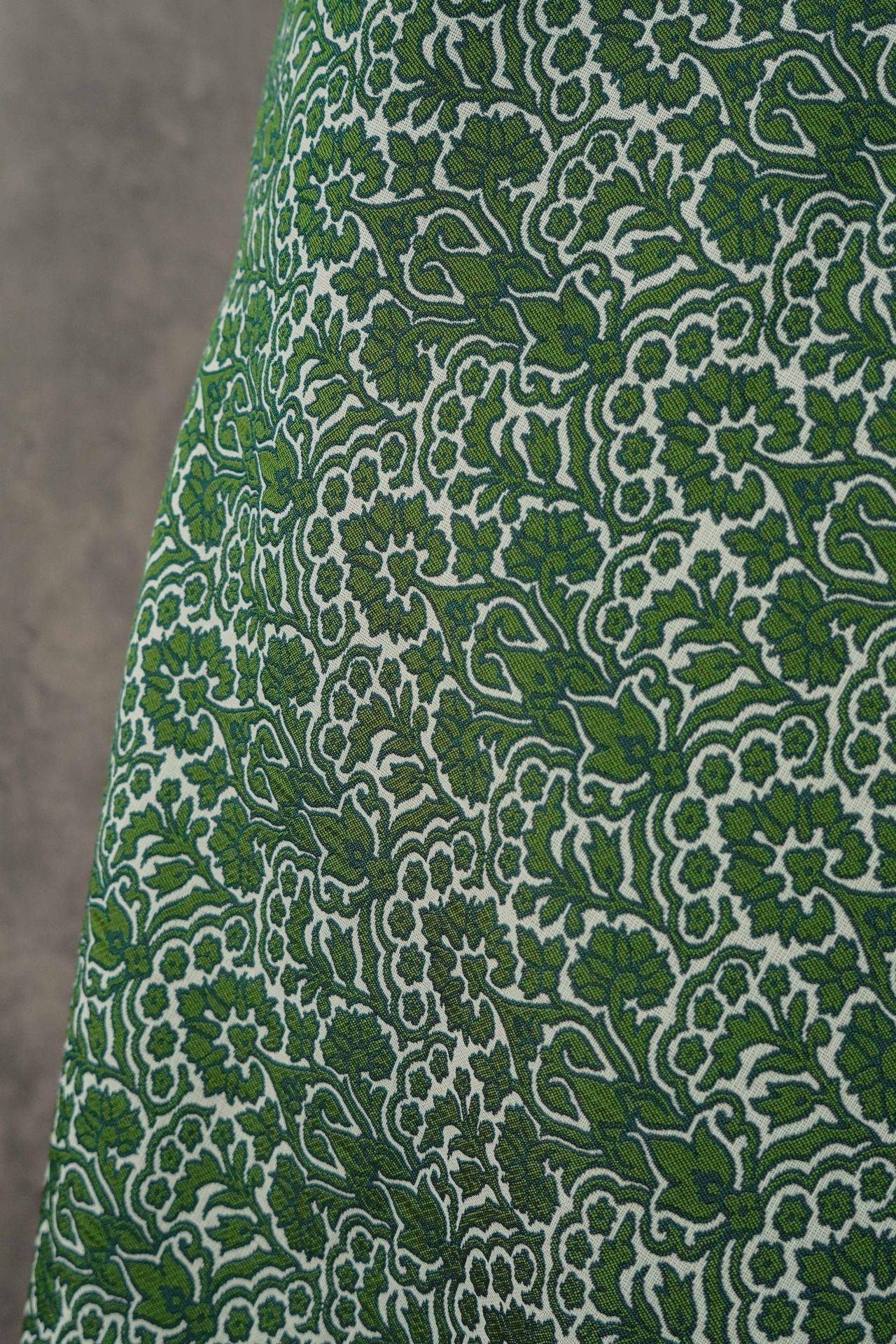 Tissu jacquard tissé à motif floral vert : réversible, pour ameublement, costumes, kimonos - 140 cm de large