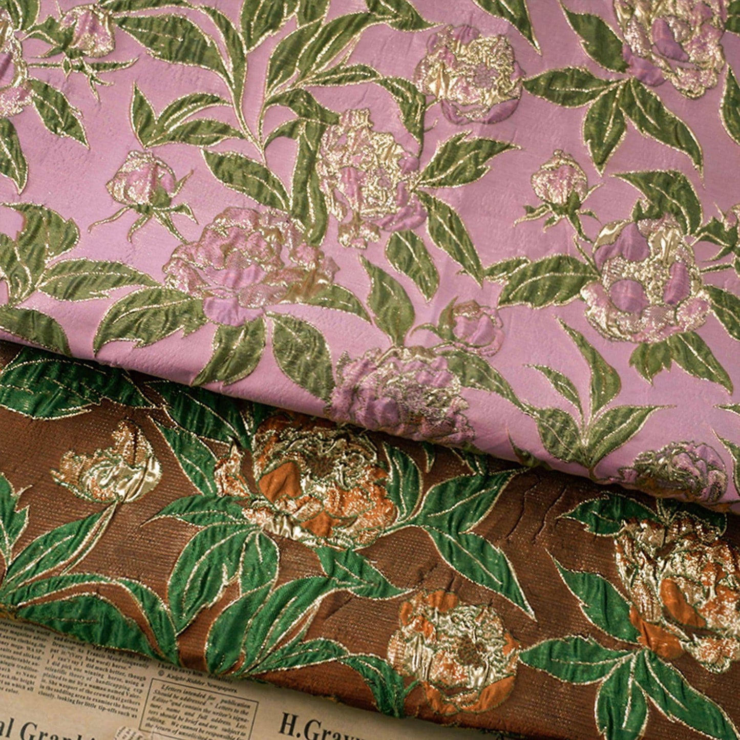 Tissu jacquard à fleurs en relief : fil doré 3D pour ameublement, costumes et décoration - 140 cm de large