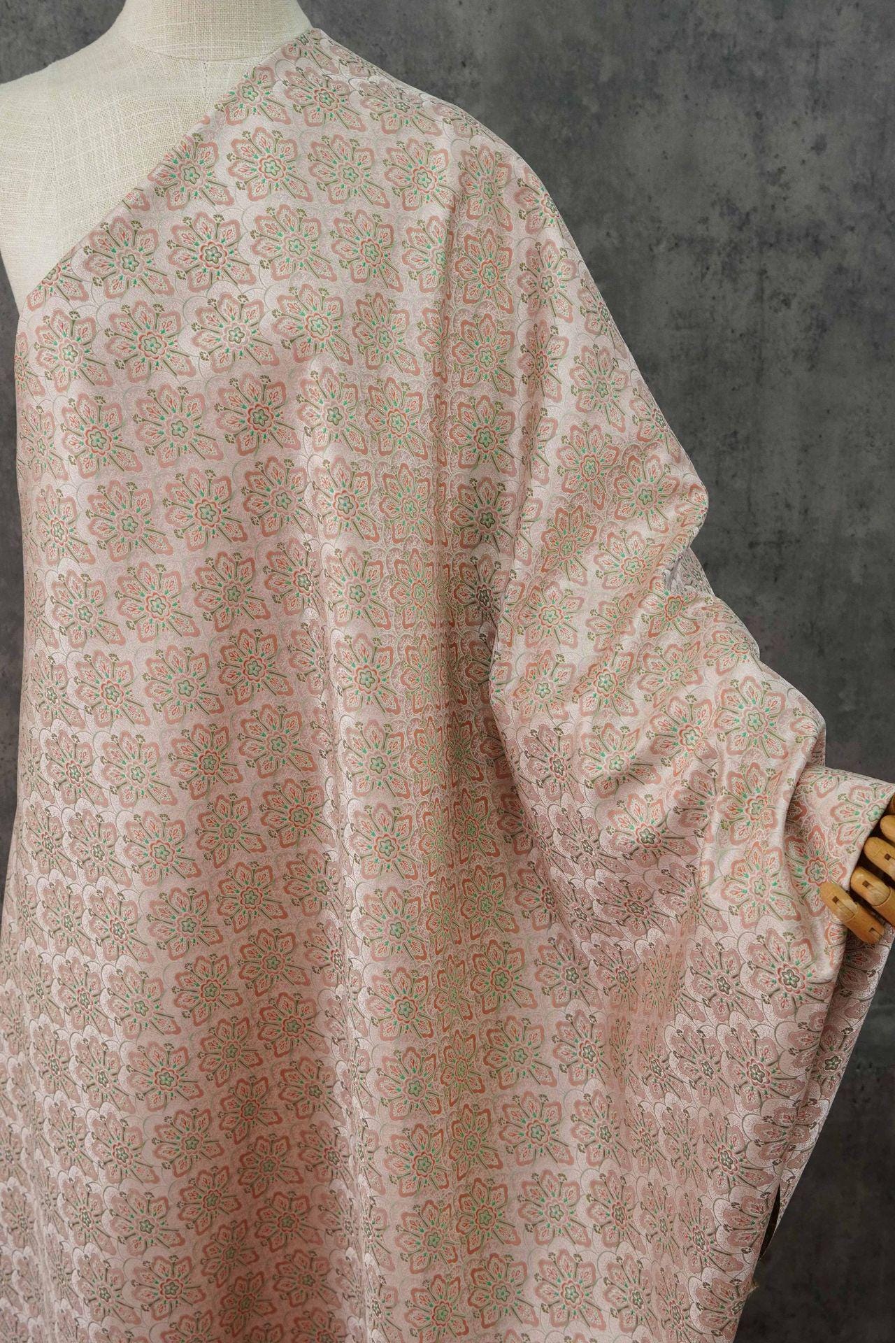 Tissu brocart à motif éventail, jacquard traditionnel chinois pour la confection de cheongsams et de robes, largeur 65 pouces