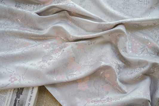 Tissu jacquard à motif papillon argenté : ameublement et costumes, 145 cm de large
