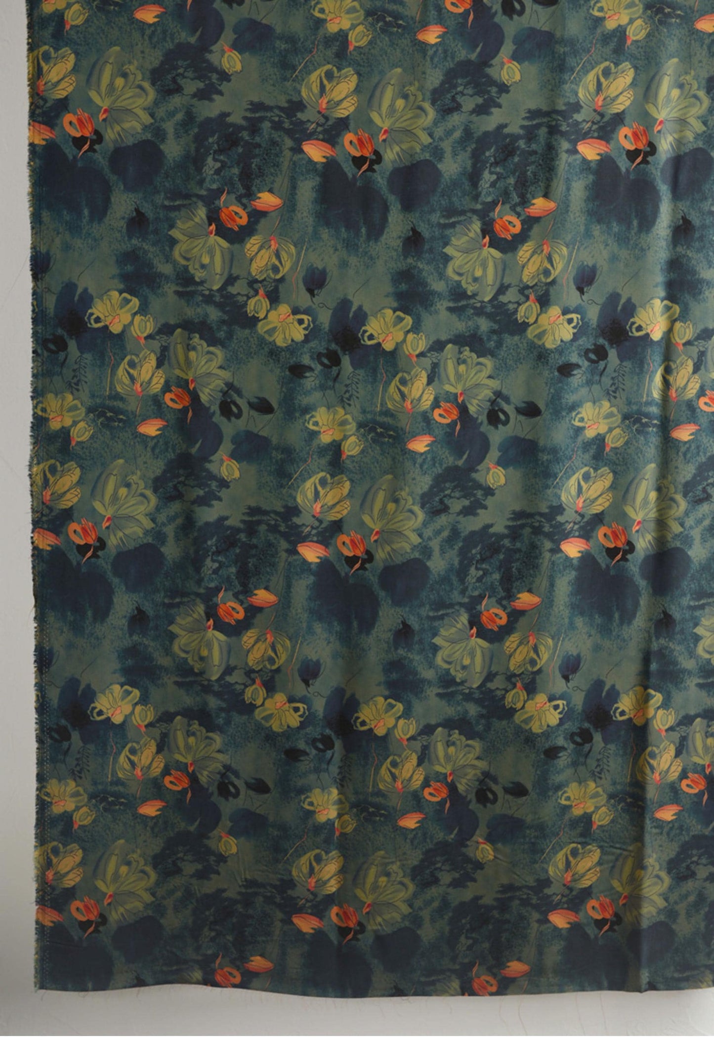 Tissu en coton à motif floral : style peinture à l’encre de Chine, 140 cm de large