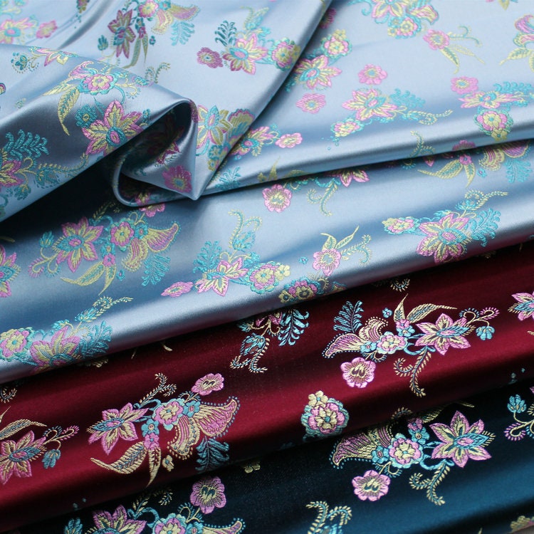 Tissu brocart à motifs floraux : mélange de soie et de rayonne, largeur 75 cm