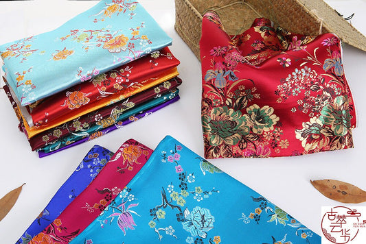 Tissu brocart à motifs floraux : damas jacquard en soie et rayonne, 89 cm de large