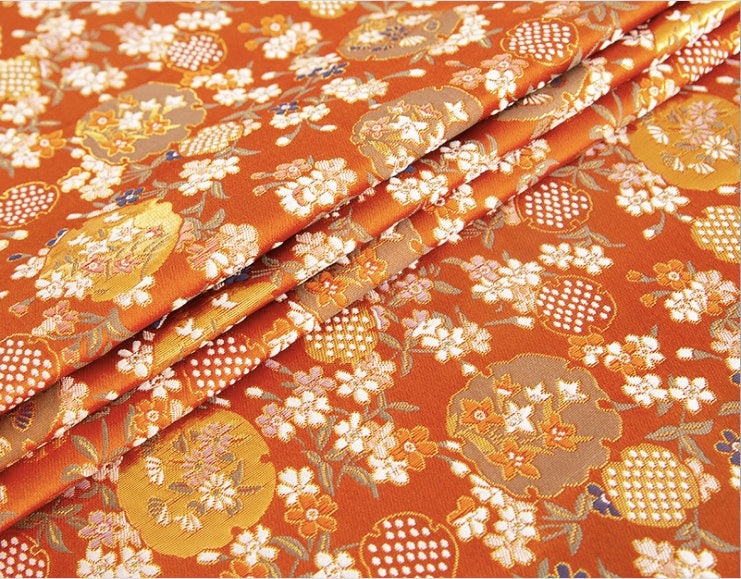 Tissu brocart de soie jacquard à motif floral : design asiatique moderne