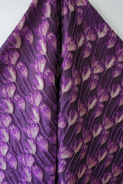 Tissu jacquard tulipe en relief : fil métallique or et argent, 140 cm de large