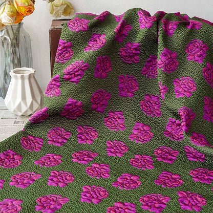 Tissu jacquard Rose Verte : Damas floral en relief 3D, 140 cm de large