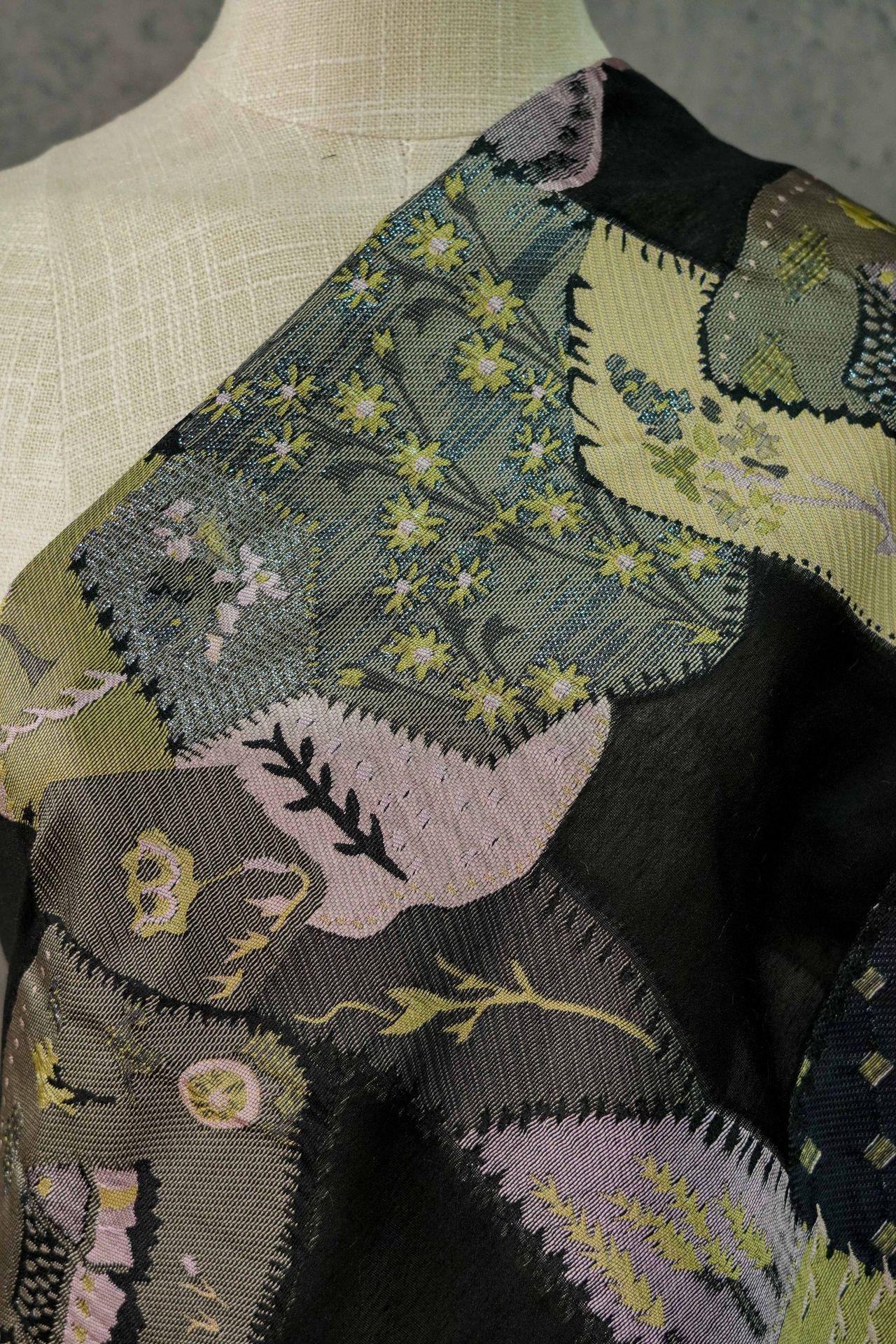 Tissu jacquard à motif floral : mélange de polyester micro-transparent, 140 cm de large