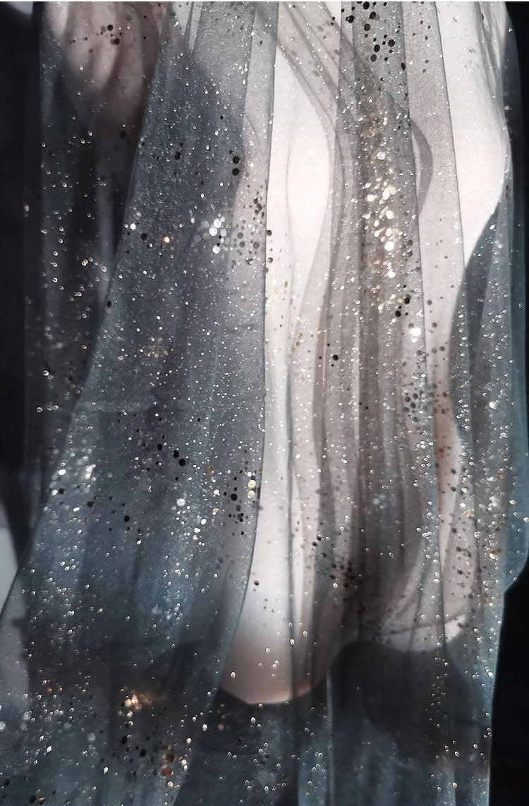 Tissu organza Space Galaxy : paillettes bronzées, 150 cm de large