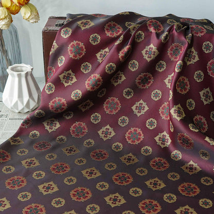 Tissu jacquard à motif de fleurs de pipa orientales avec accents dorés ��� Brocart de luxe Large