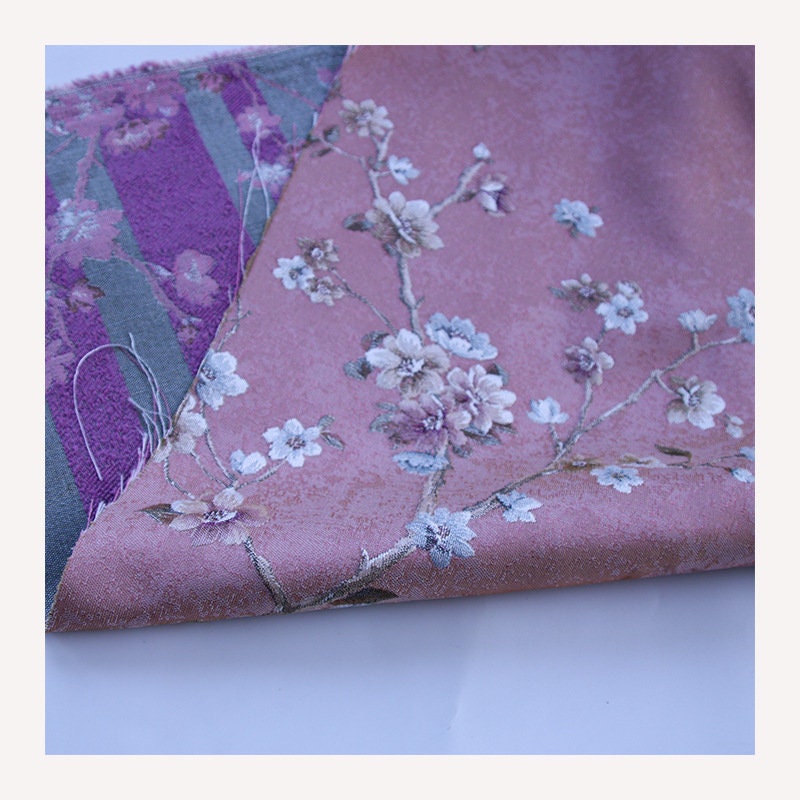 Tissu jacquard à motif floral : 145 cm de large, pour l’ameublement et la confection de costumes