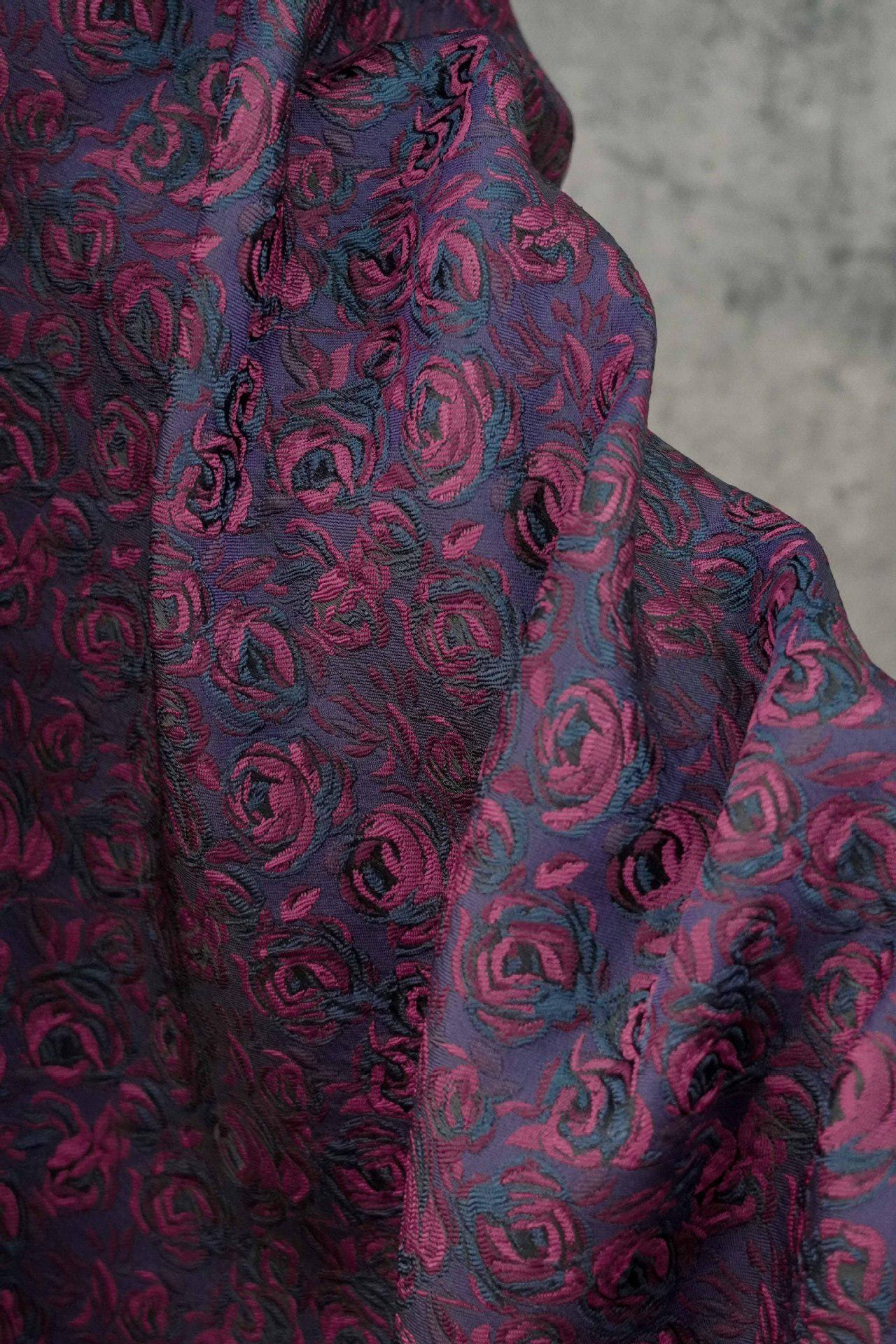 Tissu jacquard à motif de roses en relief : tissu d’ameublement vintage, 160 cm de large