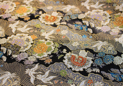 Tissu Kinran de Nishijin Crane : Brocart de soie jacquard damassé noir (largeur 59")