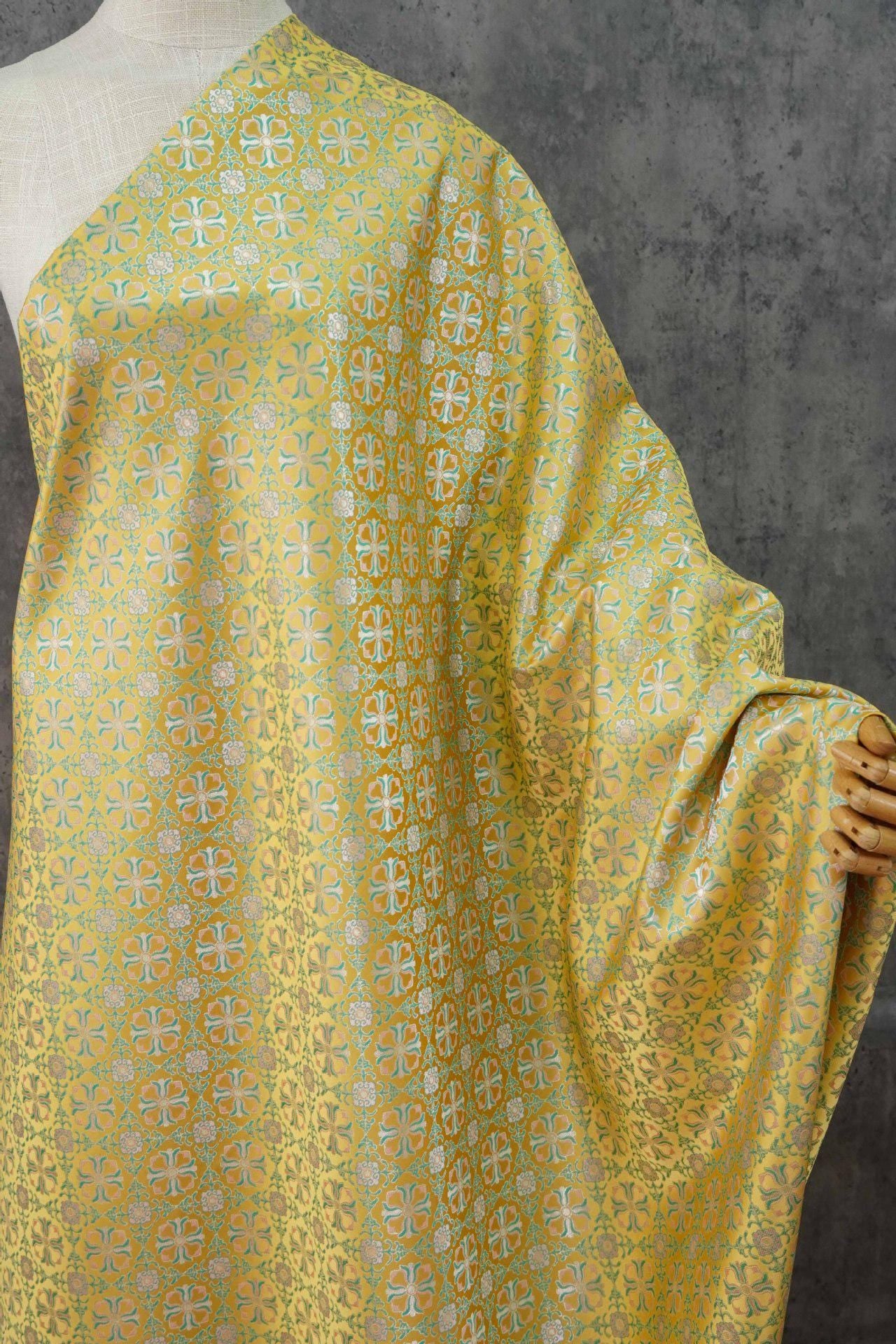 Brocart en soie mélangée ombré : jacquard style chinois à fil d'or