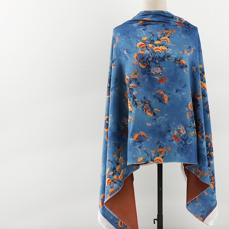 Tissu satiné bleu paon, imprimé floral, 150 cm de large