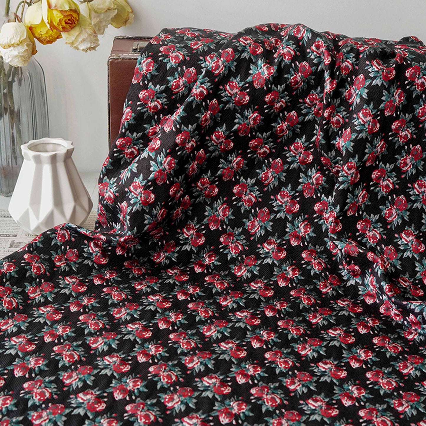 Tissu jacquard à motif floral : design rétro 3D, largeur 142 cm (56 po) - Vendu au mètre