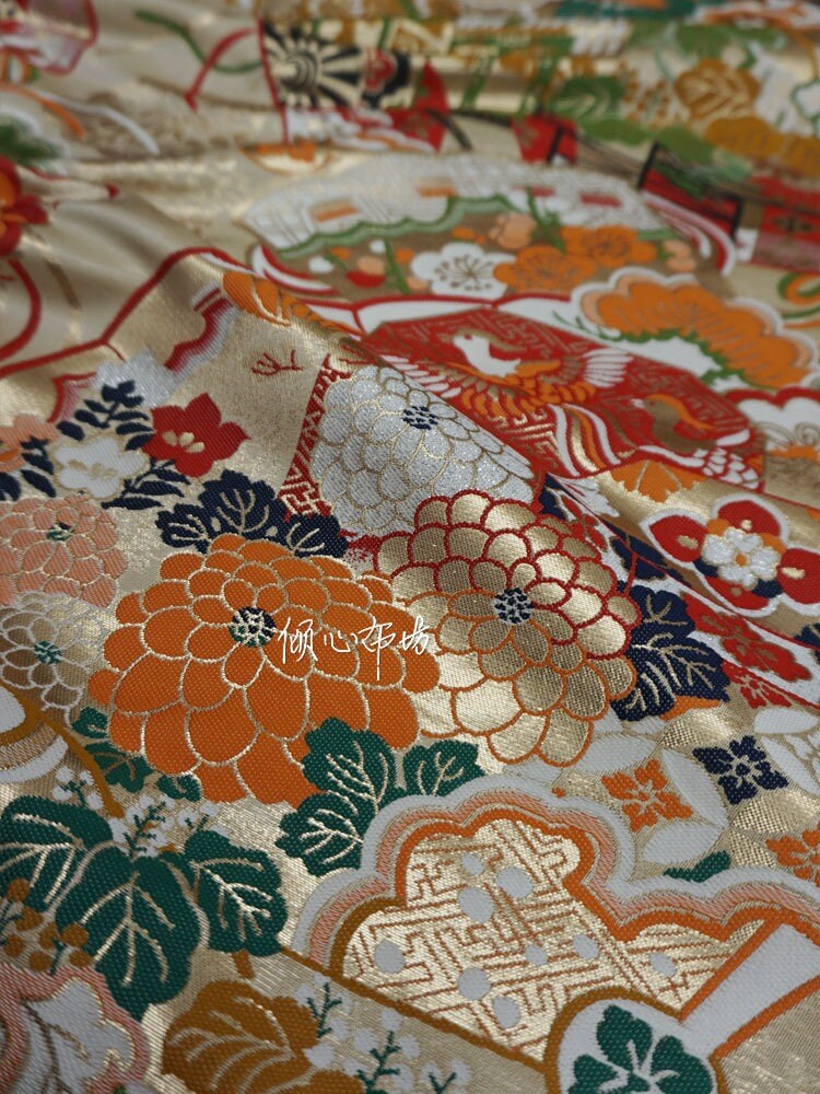 Tissu Kinran de Nishijin Crane : Brocart damassé jacquard doré (largeur : 75 cm)
