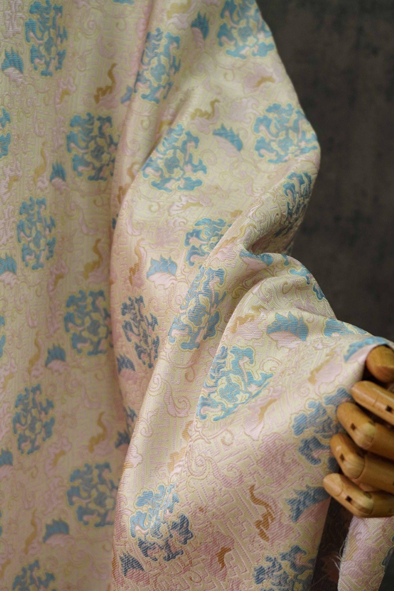 Tissu brocart à motif pivoine : 55 pouces, style tibétain impérial