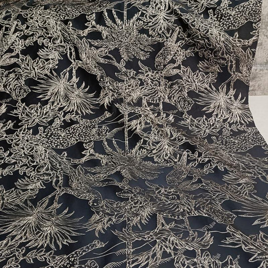 Tissu jacquard métallisé : effet feuille texturé 3D, largeur 140 cm