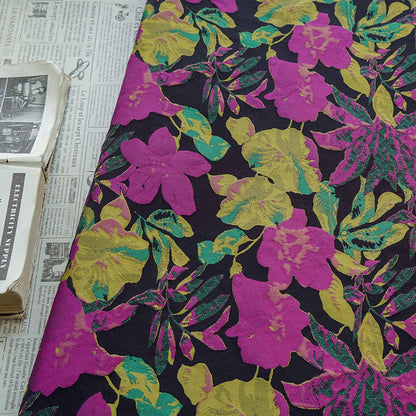 Tissu jacquard floral en relief : tissu pour gilet style vintage, 140 cm de large