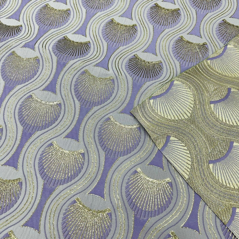 Tissu jacquard à motif plumes de paon : texture 3D avec fil doré (53 po de largeur)