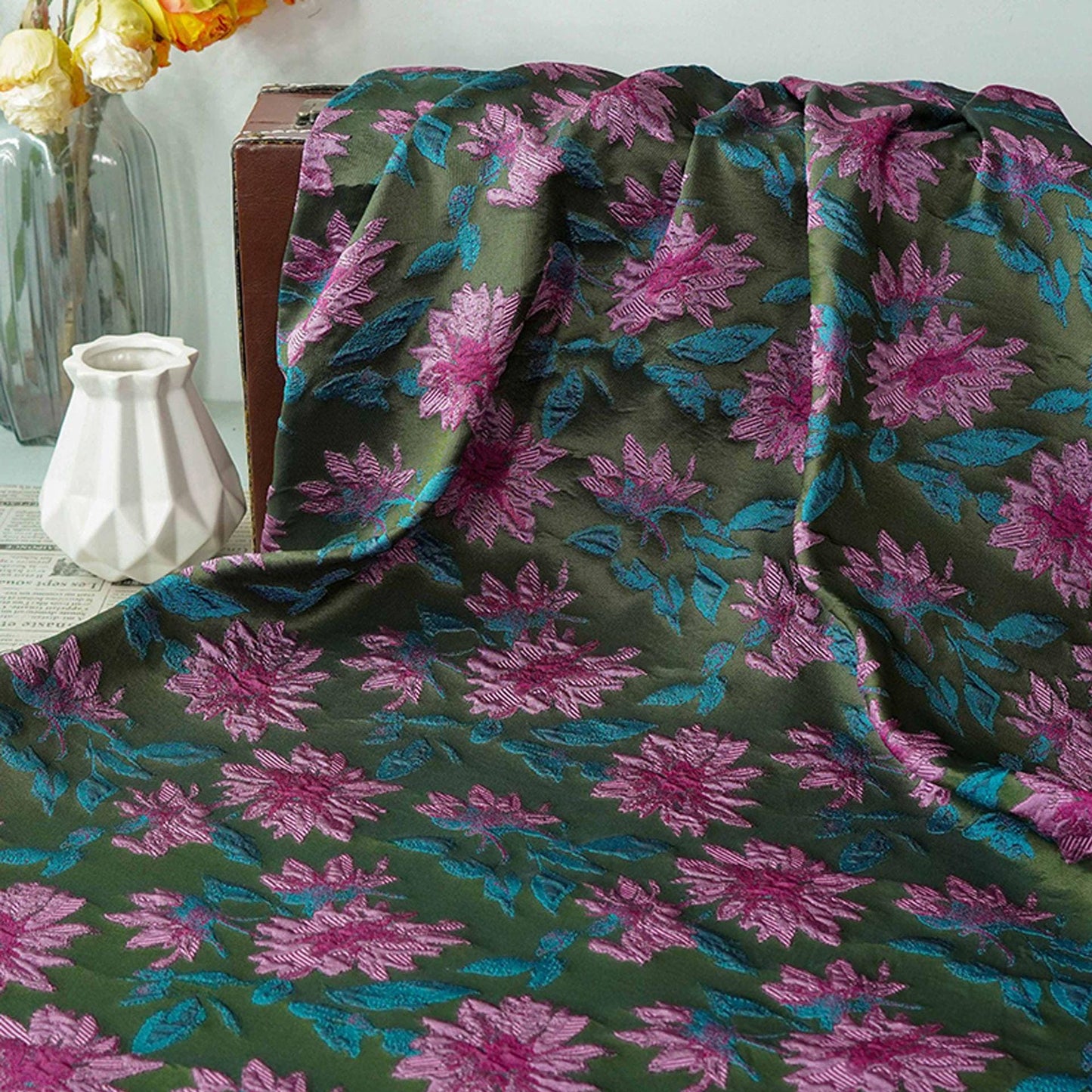 Tissu jacquard style campagne ��� Marguerites abstraites en relief ��� Ameublement, matelassage et grande largeur