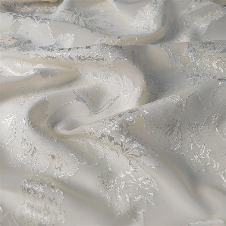 Tissu organza à fil argenté : texture jacquard 3D en relief - 145 cm de large