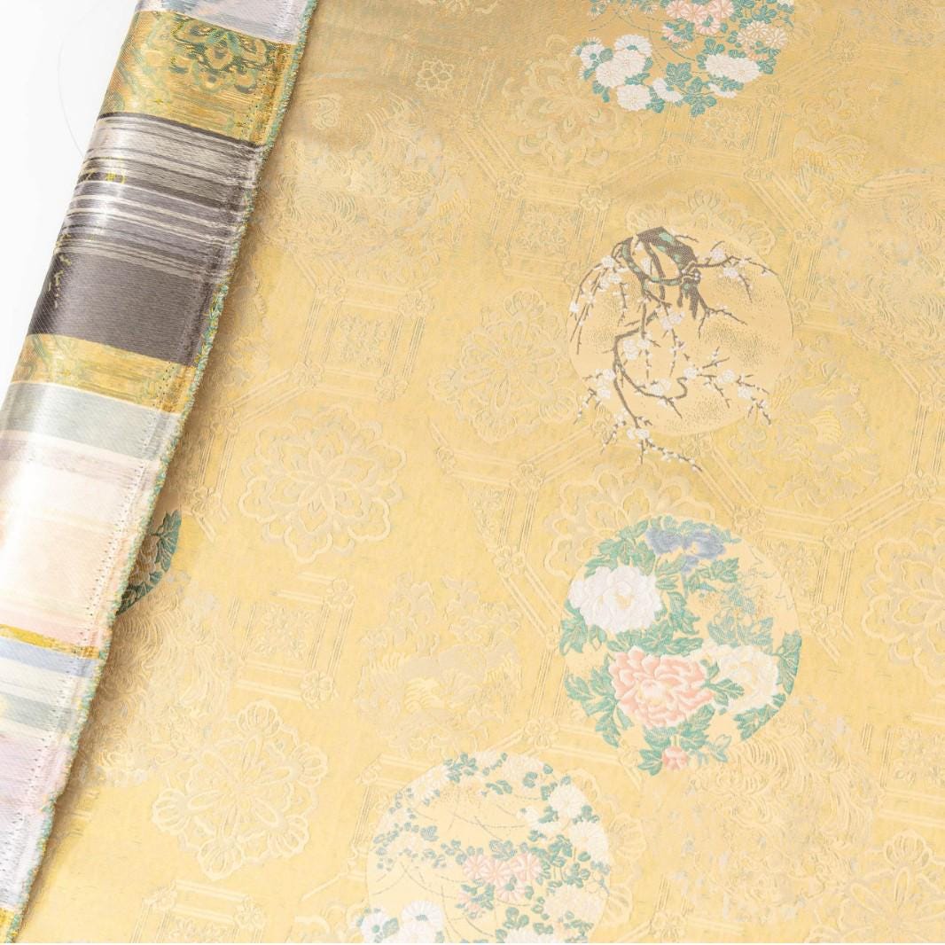 Tissu brocart japonais Nishijin : satin jacquard floral (59 pouces de large)