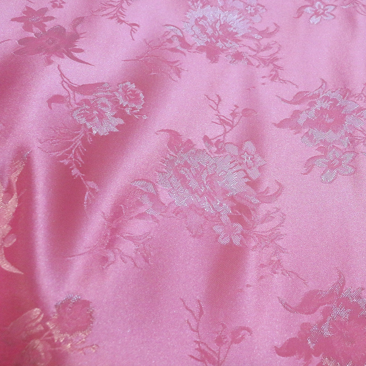Floral Jacquard Brocade Fabric: Elegant Upholstery & Costume Sewing (29.5"W)
