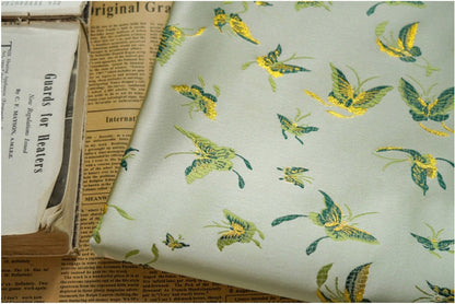 Tissu brocart vert clair à motifs papillons : robe tibétaine, cheongsam, décoration - 150 cm de large
