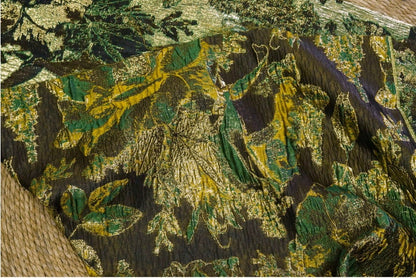 Tissu jacquard à fil doré : matériau de créateur à motif floral 3D rétro