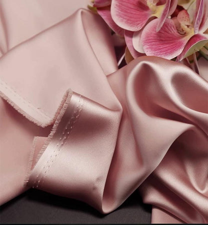 Tissu satin de soie : coloris unis, largeur 150 cm, tissu pour robes et peignoirs