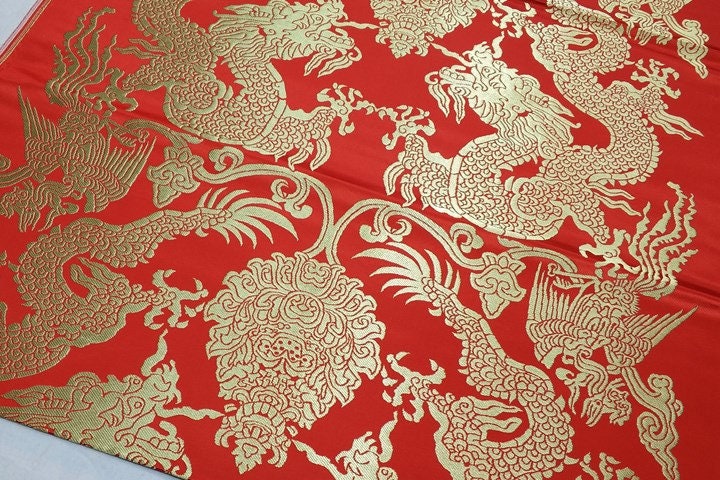 Tissu brocart de soie Double Dragon : Tissu Cheongsam rouge et or (29" de large)