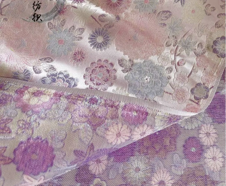 Tissu brocart japonais Nishijin : soie jacquard hortensia, 150 cm de large